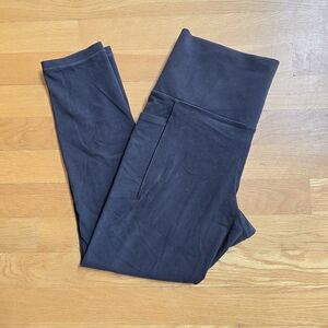 Athleta Black Salutation Stash 7/8 Tight Leggings Medium